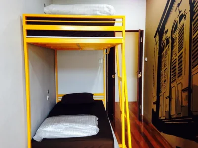 Standaardkamer met twee eenpersoonsbedden en airconditioning — Phuket Sunny Hostel
